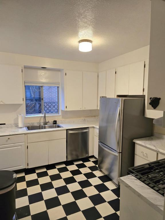 Building Photo - 1010 N 7th St