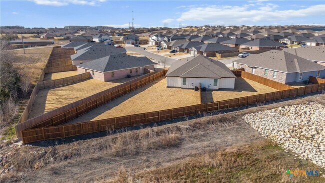 Building Photo - 1118 B Zora Dr