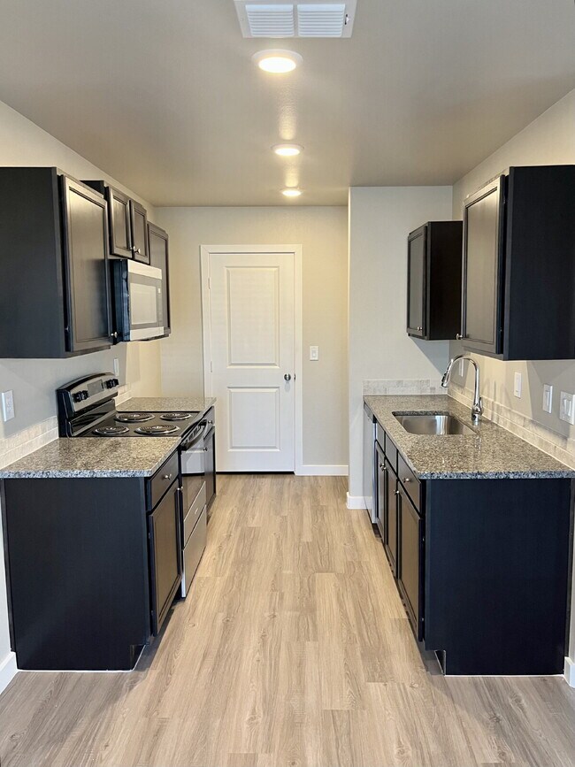 Building Photo - 3 Bedroom Home in Cooper