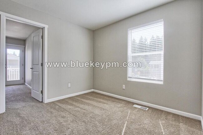 Building Photo - 3 Bed, 2.5 Baths with Loft and Covered Balcony off the Primary Suite