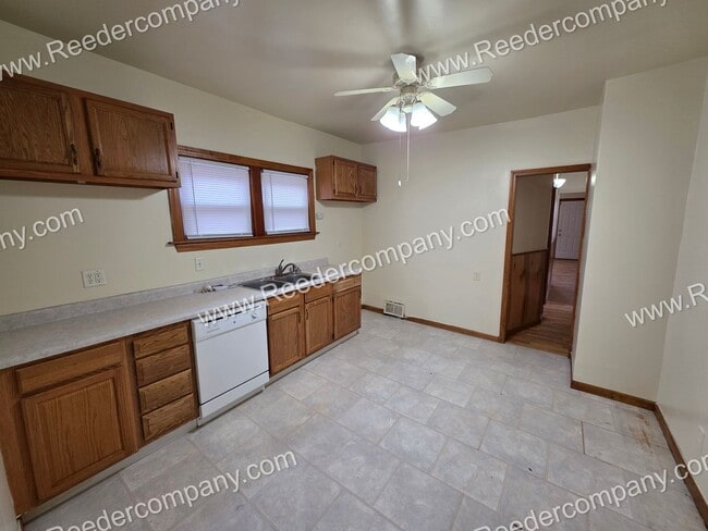 Building Photo - Spacious 3 bedroom 1 bathroom house in Hammond