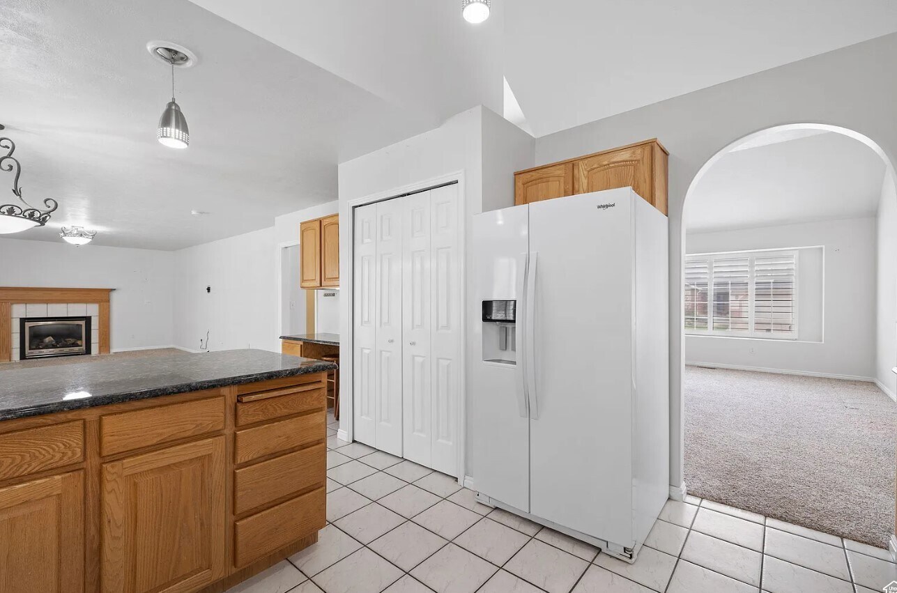 Building Photo - 2102 E Candle Spruce Cv