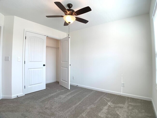 Building Photo - 987 E Creek Coyote Trl