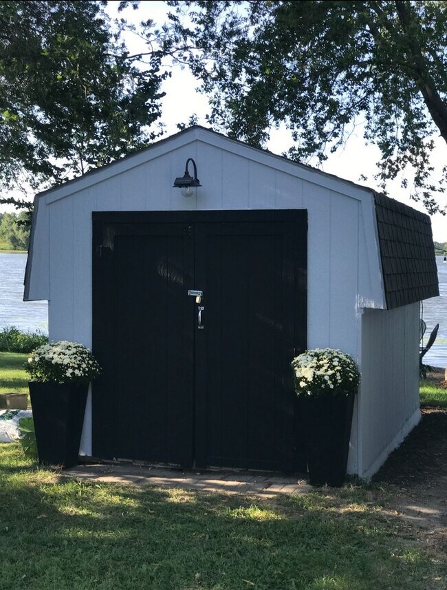 Building Photo - Charming 2BR+ Loft Lake House in Maple Lake