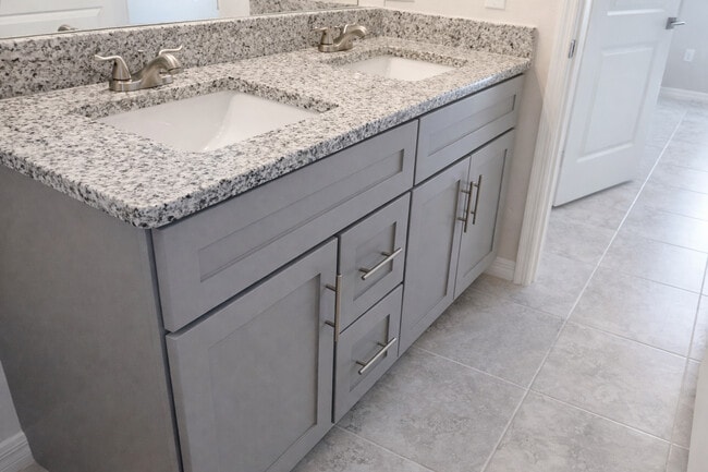 Building Photo - 500 NW 20th St