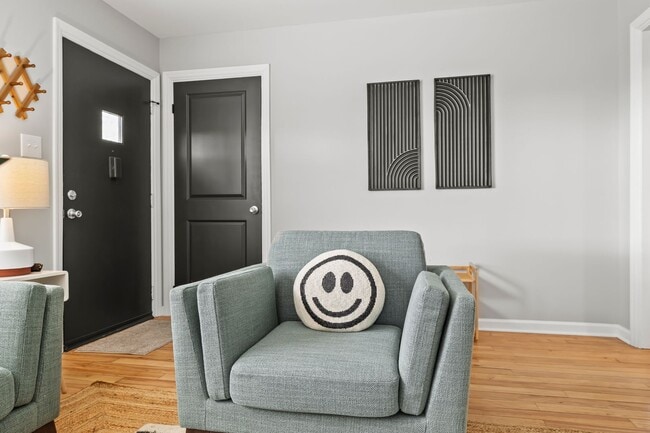 Building Photo - Super Mod Clintonville Oasis - Perfect for travelling profesionals