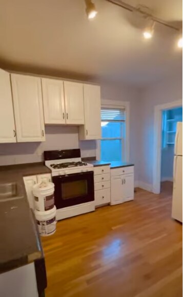 Primary Photo - 16 Donnybrook Rd