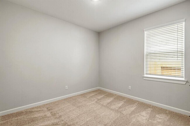 Building Photo - 15691 Honey Cv Dr