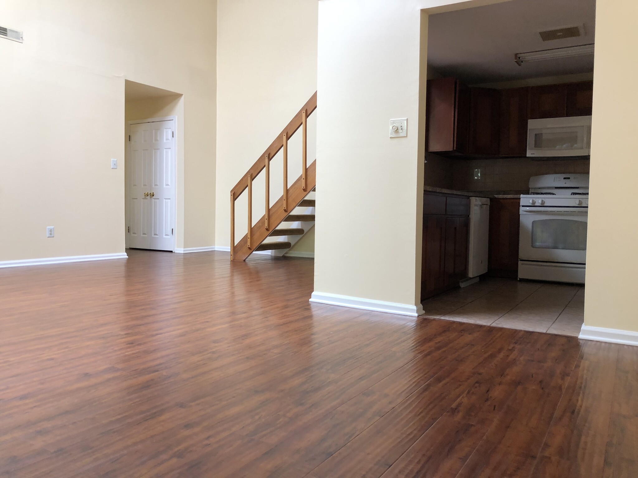 Building Photo - 506 Mountainview Dr