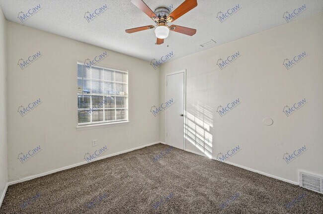 Building Photo - 15122 Marsha Dr