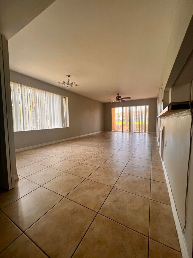 Building Photo - 6101 Glenmoor Dr