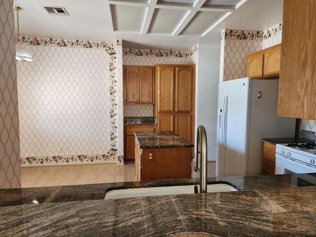 Building Photo - SINGLE STORY TOWN HOME AVAILABLE