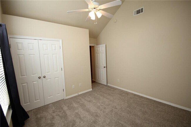 Building Photo - 298 James Dr
