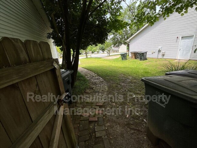 Building Photo - 6609 Poplar Grove Trail