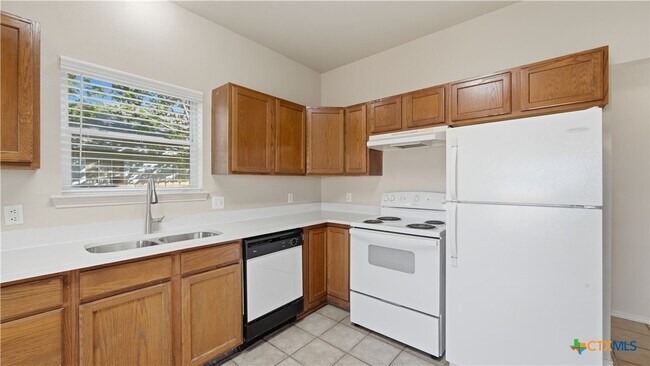 Building Photo - 821 Benning St