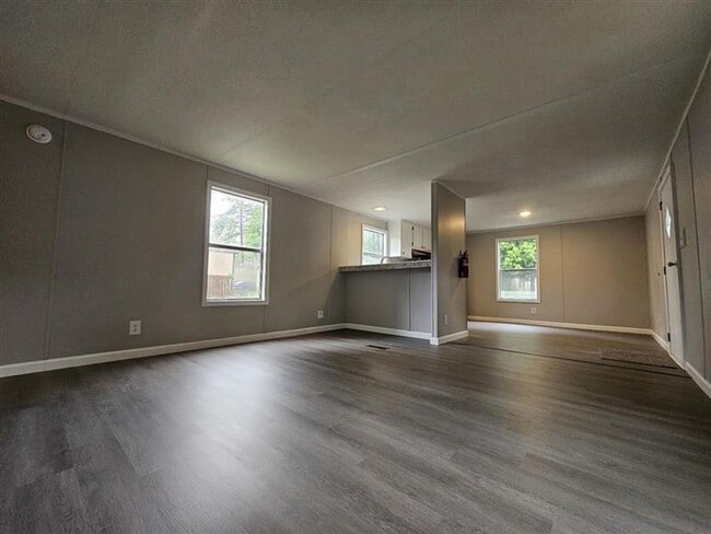 Building Photo - 2 Bedroom 1 Bathroom Manufactured Home For Rent!