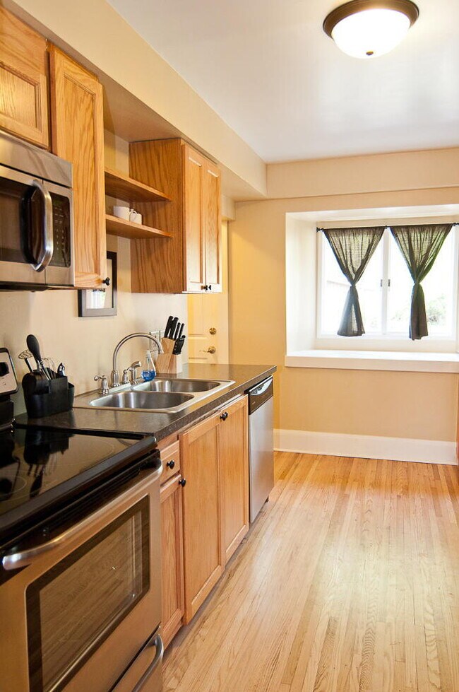 Building Photo - Charming 4-Bed Minneapolis Home with Hardwood Floors & Finished Basement