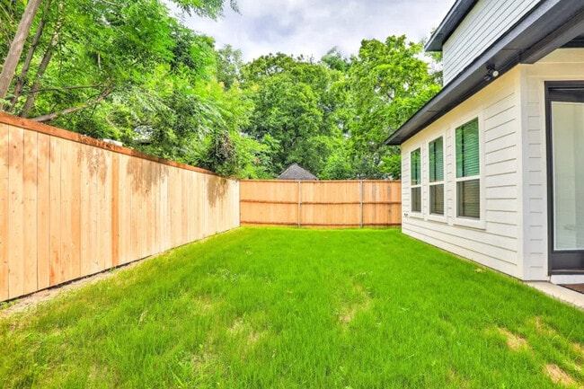 Building Photo - 3129 Rutz St