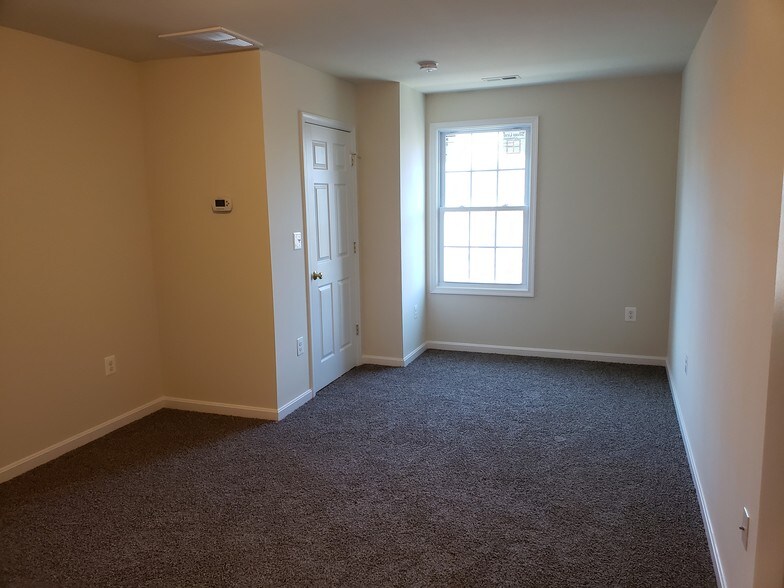 Bedroom 1 - 697 E Piedmont St