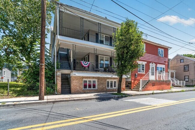 Building Photo - 256 S Washington St
