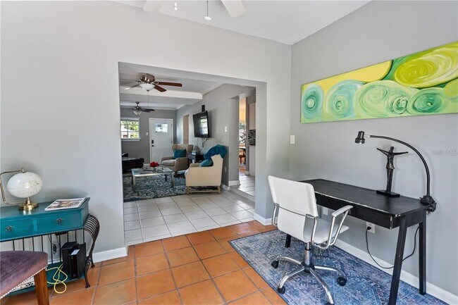 Building Photo - 3005 W Helen Ave