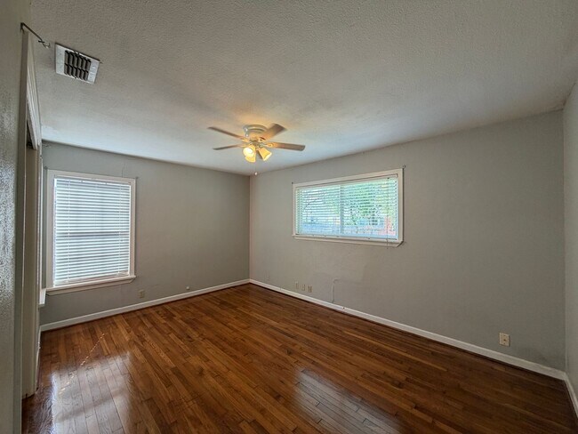 Building Photo - TWO BEDROOM ONE BATH ON LARGE LOT!