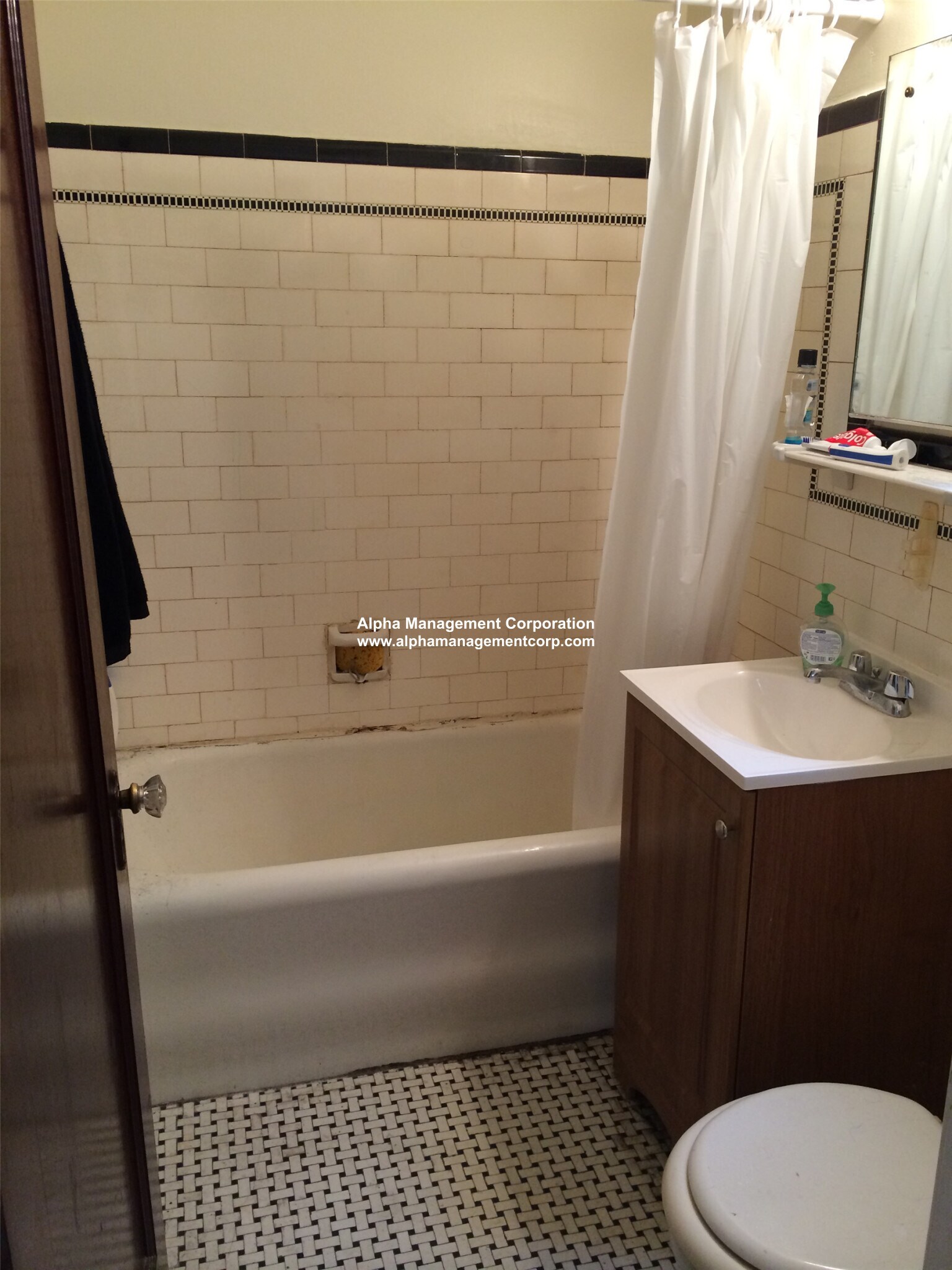 Building Photo - 349 Pleasant St