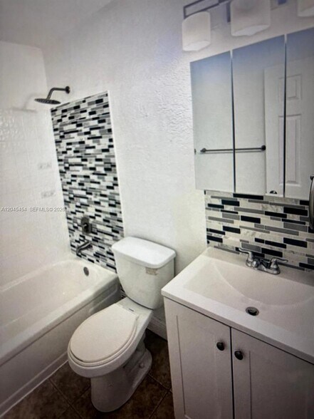 Building Photo - 984 W 40th St