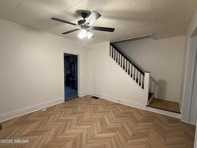 Building Photo - 345 Hastings St