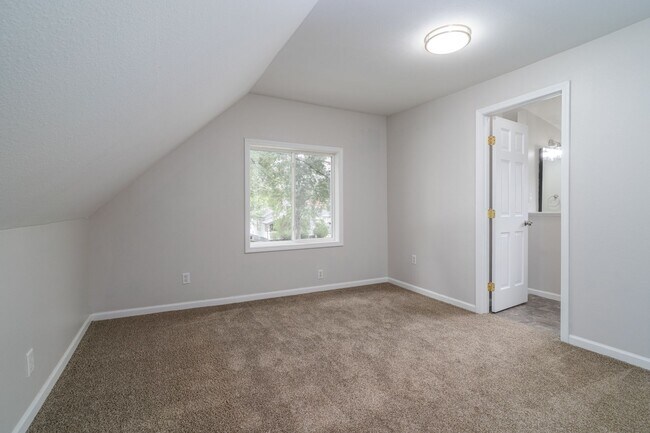 Building Photo - Recently Updated Single Family Home Available