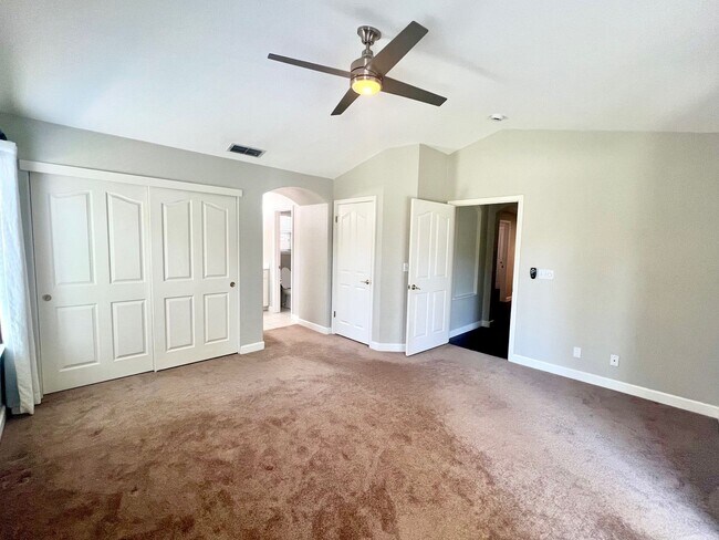 Building Photo - 649 Garden Park Dr