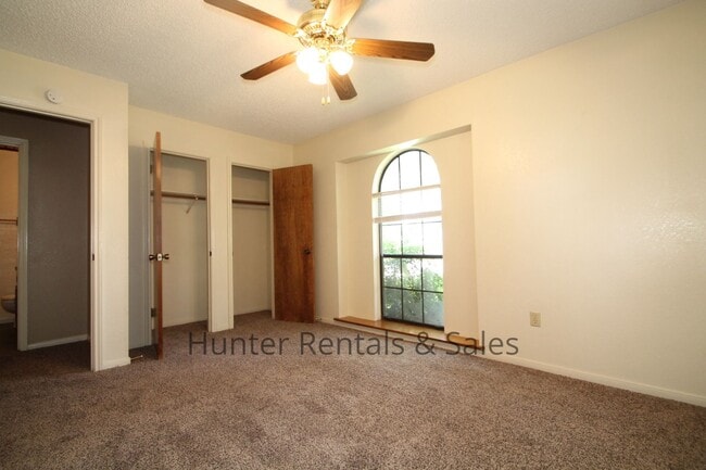 Building Photo - Country Trails Three Bedroom