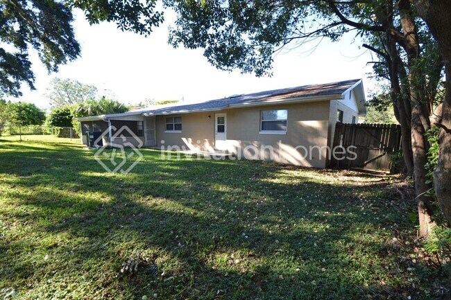 Building Photo - 1500 Overlook Rd