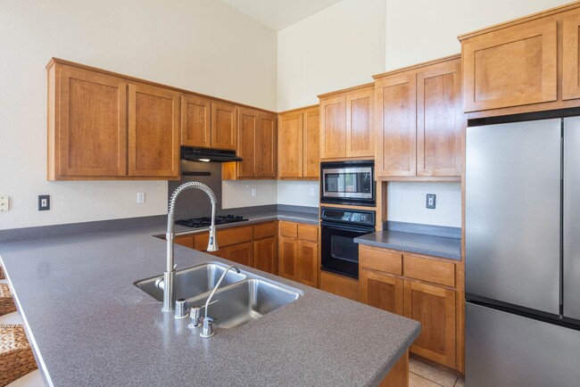 Building Photo - Gorgeous 4 Bedroom with SOLAR in Shadow Lakes!
