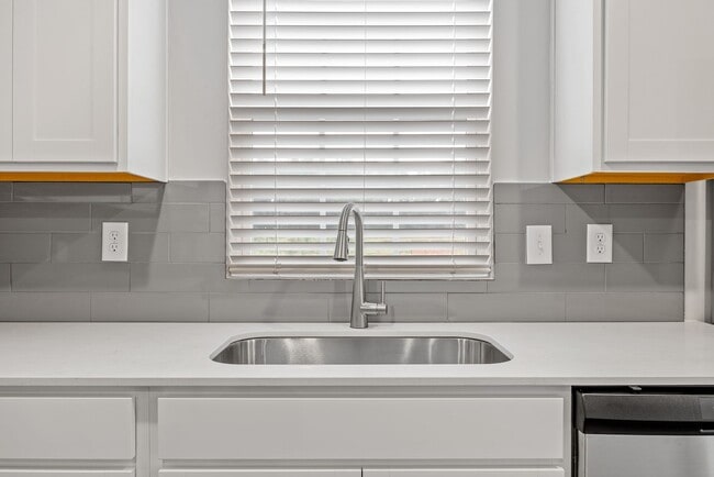 Building Photo - 3024 Whispering Willows Ct