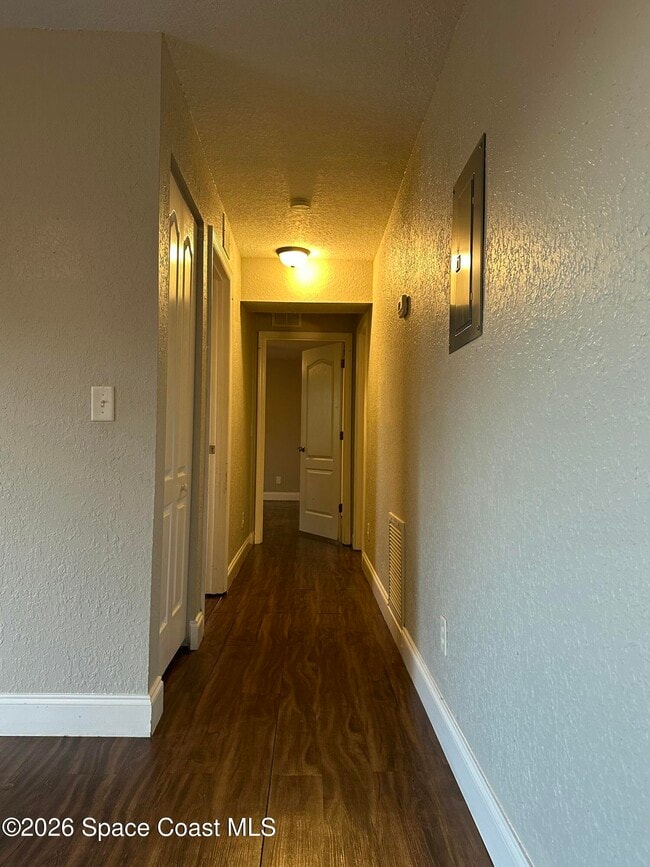 Building Photo - 2101 Forest Knoll Dr NE