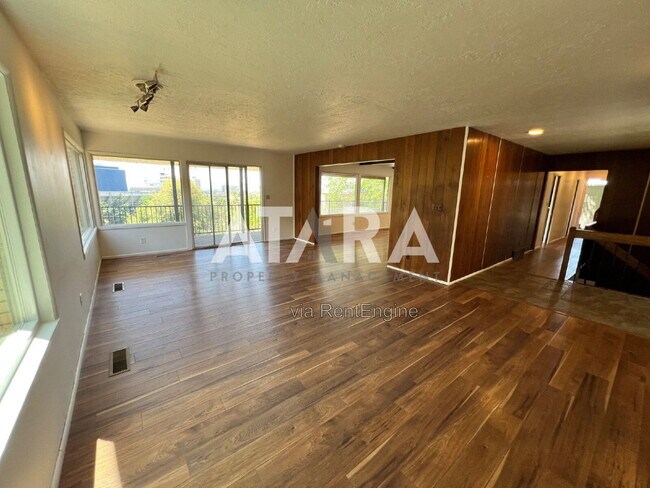 Building Photo - 270 2020 N