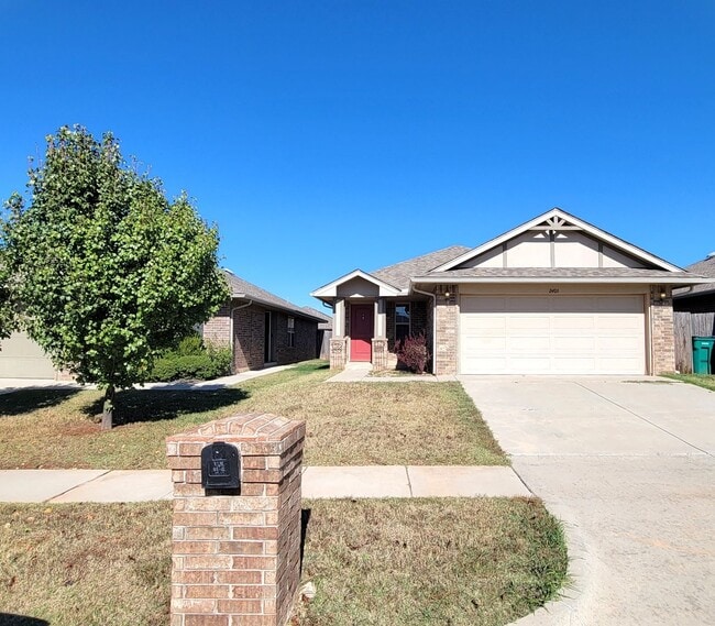 Building Photo - Introducing a charming 3-bedroom, 2-bathroom house located in the desirable area of Edmond, OK.
