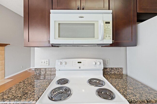 Building Photo - 203 E 31st St