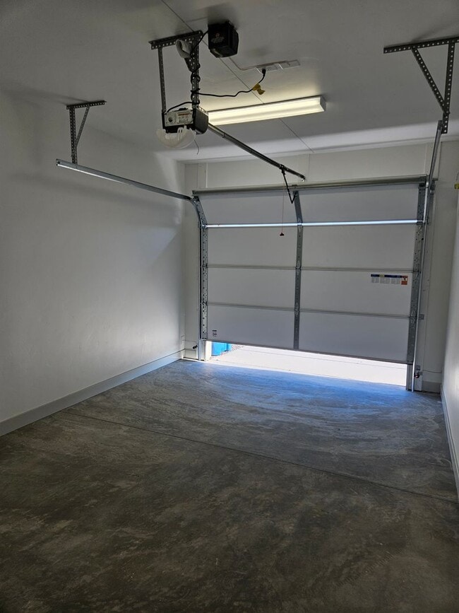 Building Photo - 181 Hacienda Loop