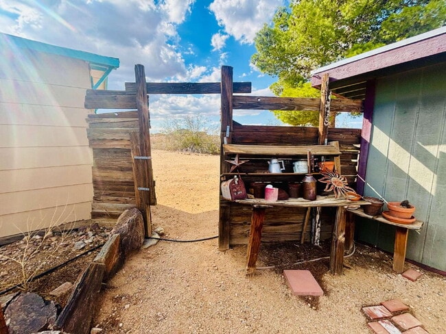 Building Photo - Joshua Tree Cabin in Peaceful, Wide Open Space!