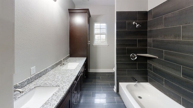 Building Photo - 4323 Alice St