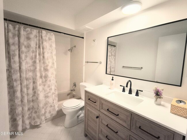 Building Photo - 333 Eubank Ct