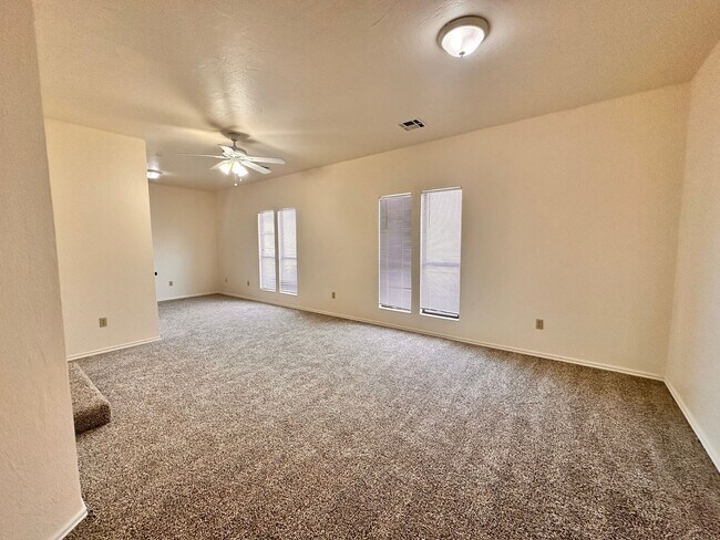 Building Photo - Spacious 4 Bed in Deer Creek