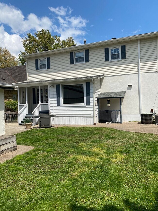 Building Photo - 2534 Tennyson Ave