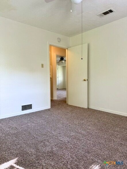 Building Photo - 1704 Smith Dr