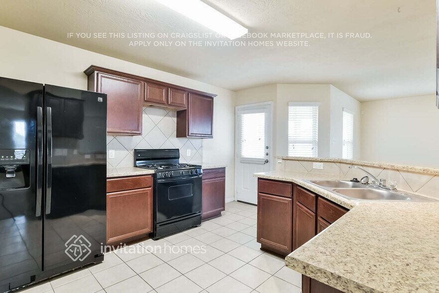 Building Photo - 5902 Deep S Dr