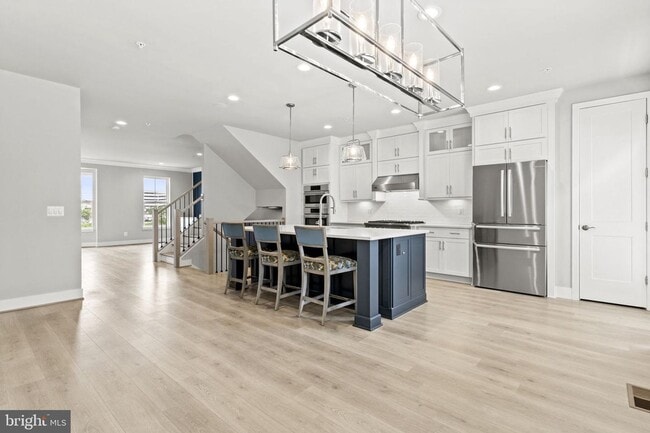 Building Photo - This beautiful modern 3 bed 4 1/2 bath tow...