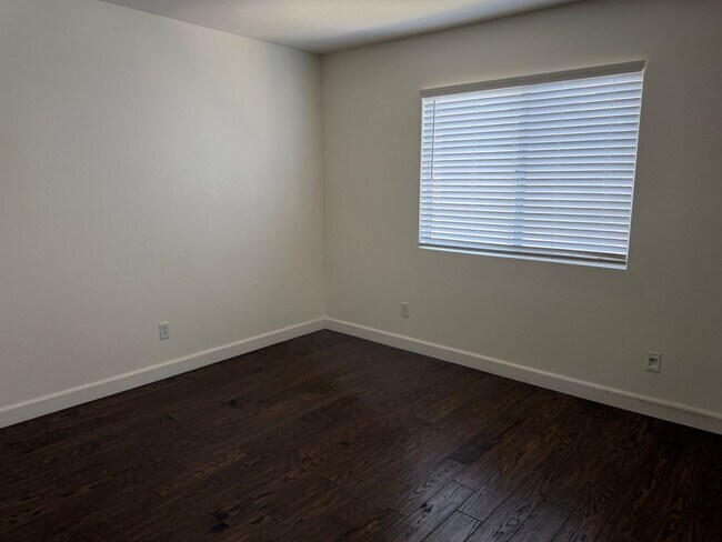 Building Photo - 841 Rosebud Dr