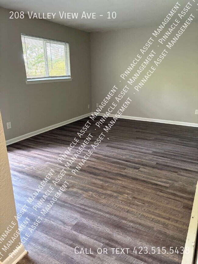Building Photo - 208 Valley View Ave